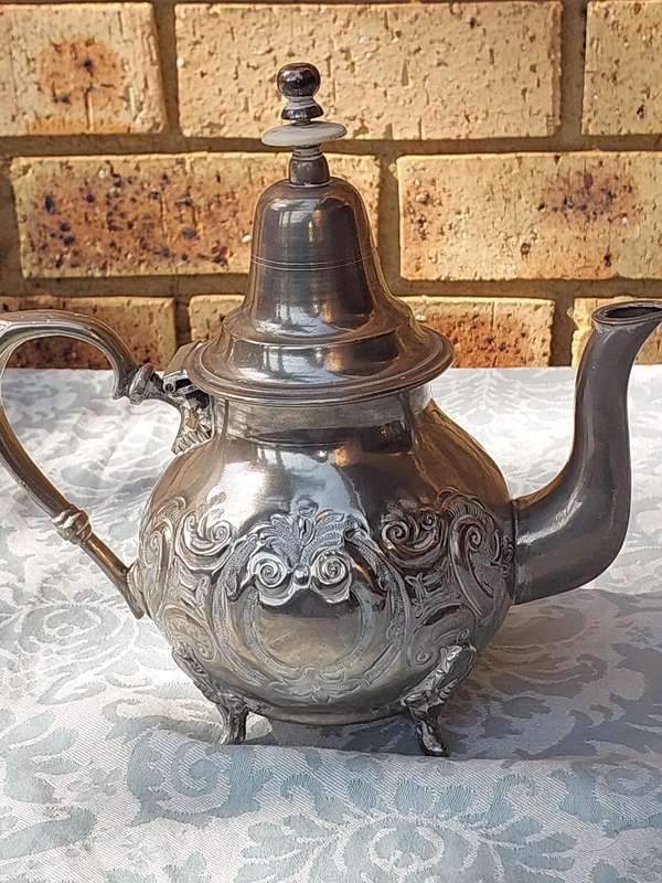 A VINTAGE MORROCAN LAZARAK MOHAMMED TEAPOT SOLD AS IS