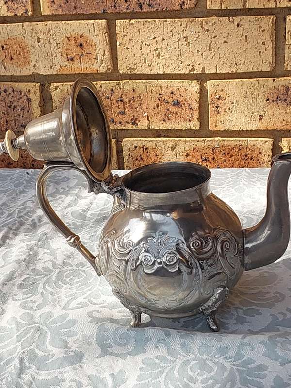 A VINTAGE MORROCAN LAZARAK MOHAMMED TEAPOT SOLD AS IS