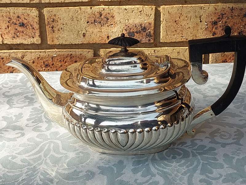 A VINTAGE TEAPOT SILVER PLATED SOLD AS IS