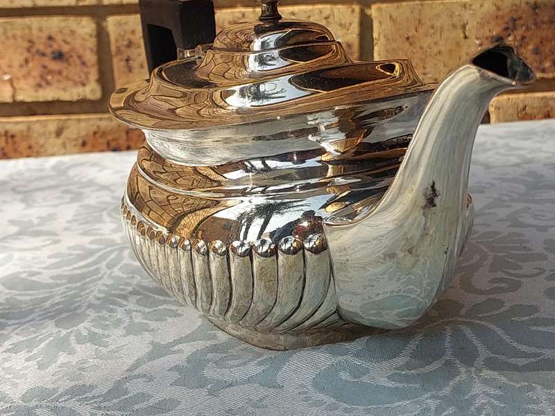 A VINTAGE TEAPOT SILVER PLATED SOLD AS IS