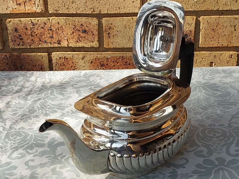 A VINTAGE TEAPOT SILVER PLATED SOLD AS IS