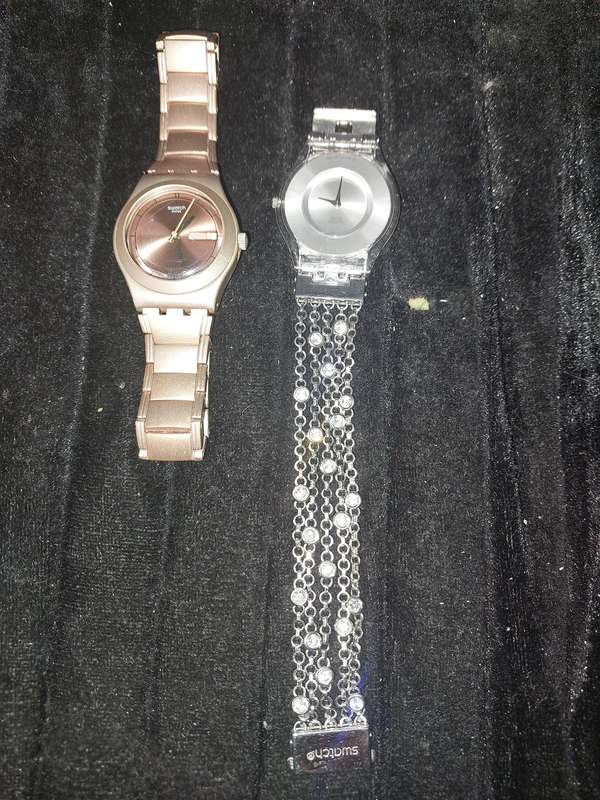 TWO VINTAGE SWATCH WATCHES NEED NEW BATTERIES SOLD AS IS