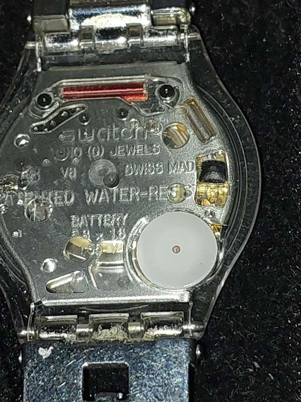 TWO VINTAGE SWATCH WATCHES NEED NEW BATTERIES SOLD AS IS