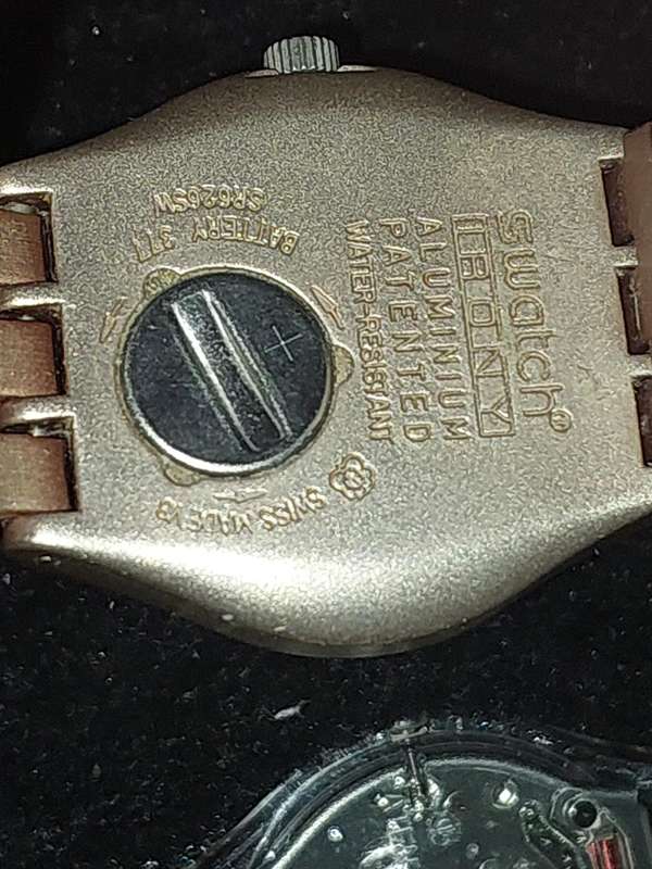 TWO VINTAGE SWATCH WATCHES NEED NEW BATTERIES SOLD AS IS