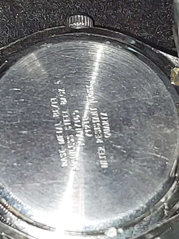 A COLLECTION OF USED COSTUME WATCHES SOLD AS IS NOT TESTED