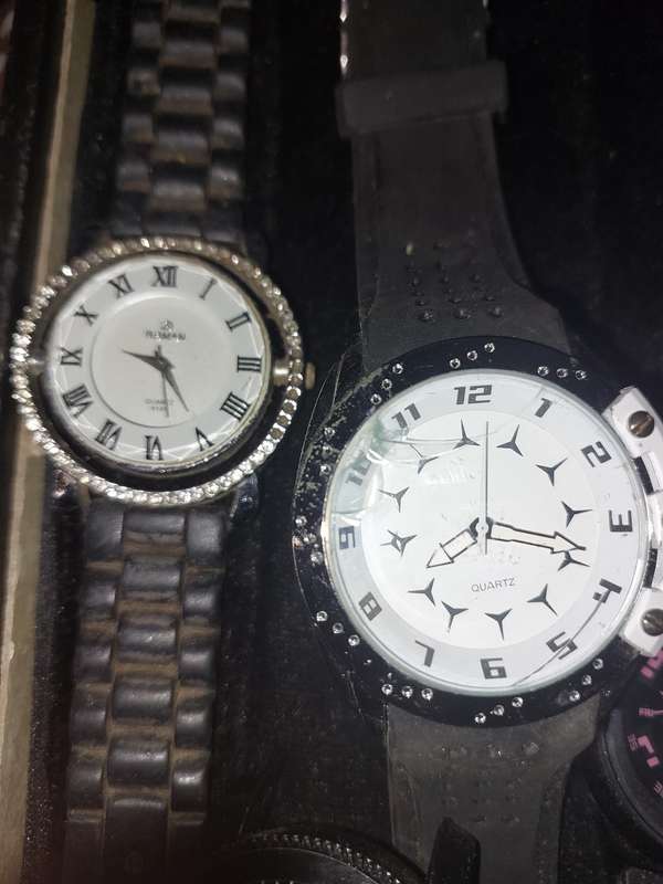 A USED JOBLOT RUBBER SPORTS AND CRONGRAPH WATCHES SOLD AS IS NOT TESTED