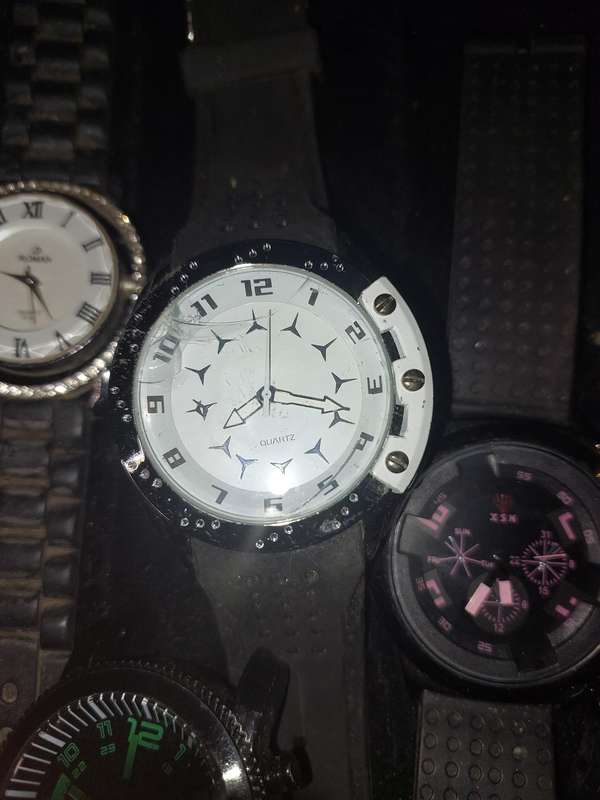 A USED JOBLOT RUBBER SPORTS AND CRONGRAPH WATCHES SOLD AS IS NOT TESTED
