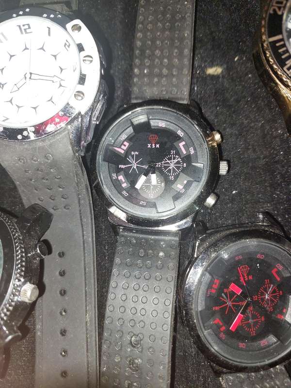 A USED JOBLOT RUBBER SPORTS AND CRONGRAPH WATCHES SOLD AS IS NOT TESTED