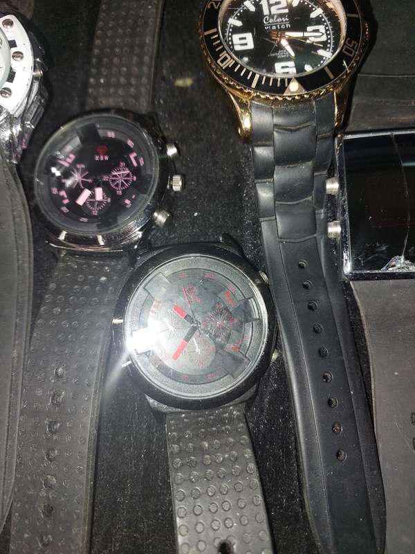 A USED JOBLOT RUBBER SPORTS AND CRONGRAPH WATCHES SOLD AS IS NOT TESTED