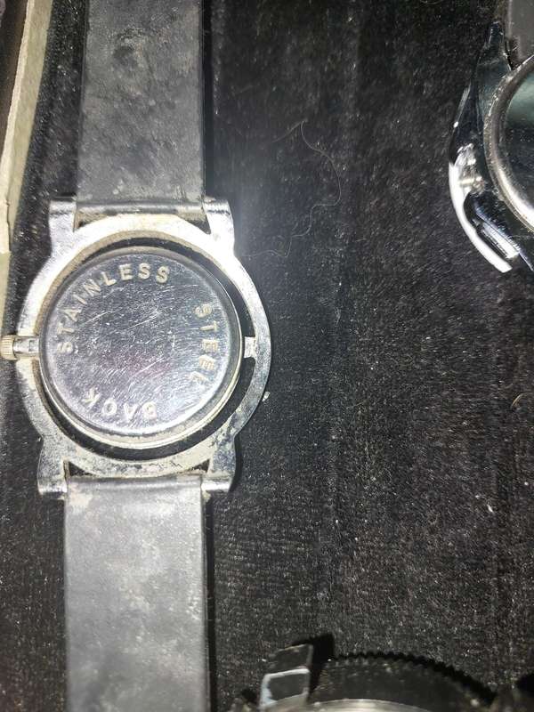A USED JOBLOT RUBBER SPORTS AND CRONGRAPH WATCHES SOLD AS IS NOT TESTED