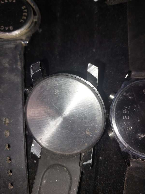 A USED JOBLOT RUBBER SPORTS AND CRONGRAPH WATCHES SOLD AS IS NOT TESTED
