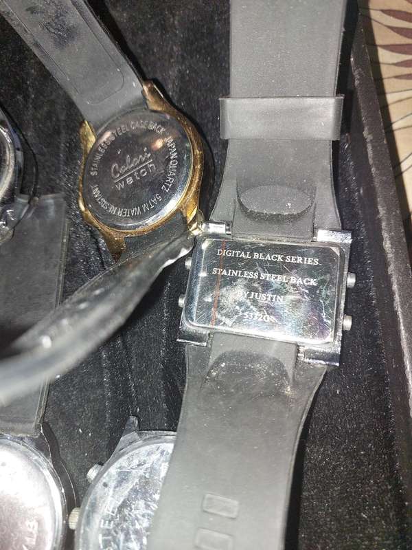 A USED JOBLOT RUBBER SPORTS AND CRONGRAPH WATCHES SOLD AS IS NOT TESTED