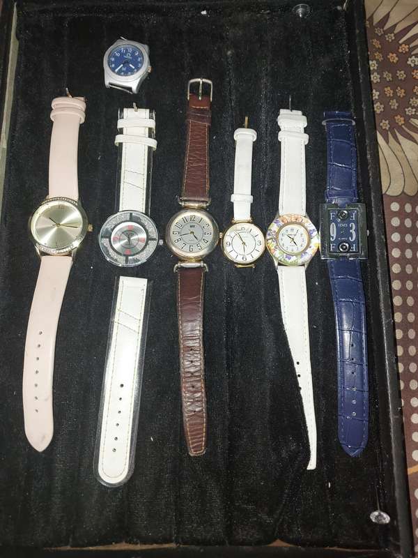 A JOBLOT COSTUME WATCHES SOLD AS IS NOT TESTED