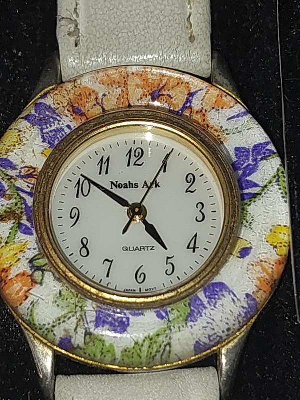 A JOBLOT COSTUME WATCHES SOLD AS IS NOT TESTED
