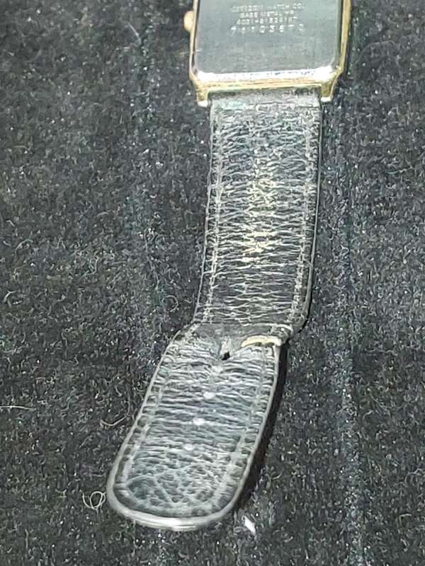 A VINTAGE CITIZEN CQ GOLD PLATED LADYS WATCH WORKING SOLD AS IS