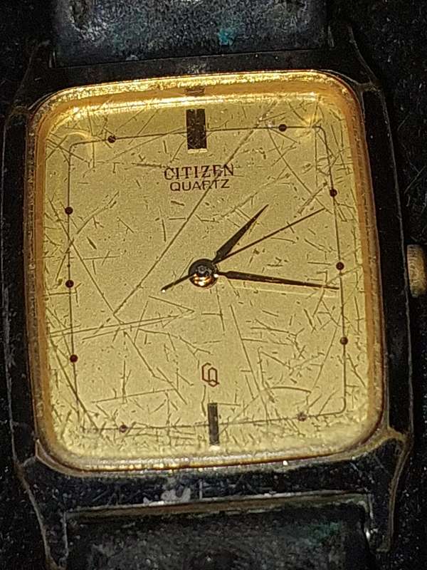 A VINTAGE CITIZEN CQ GOLD PLATED LADYS WATCH WORKING SOLD AS IS