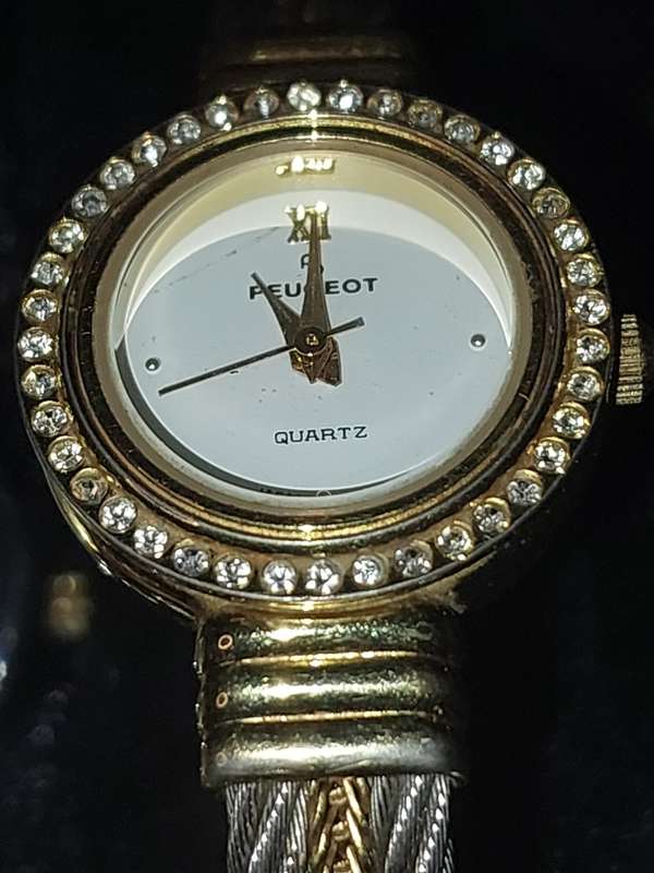 A VINTAGE JOBLOT QUALITY BRANDED WOMANS WATCHES SOLD AS IS NOT TESTED