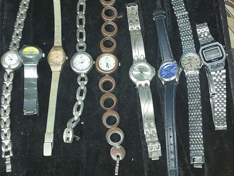 A USED JOBLOT FASHION WATCHES SOLD AS IS NOT TESTED