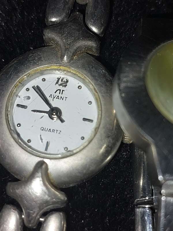 A USED JOBLOT FASHION WATCHES SOLD AS IS NOT TESTED