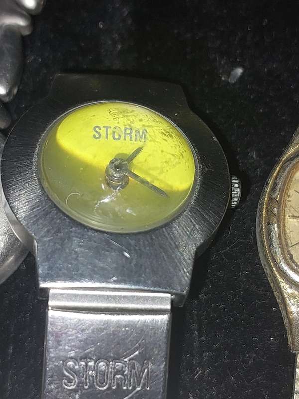 A USED JOBLOT FASHION WATCHES SOLD AS IS NOT TESTED