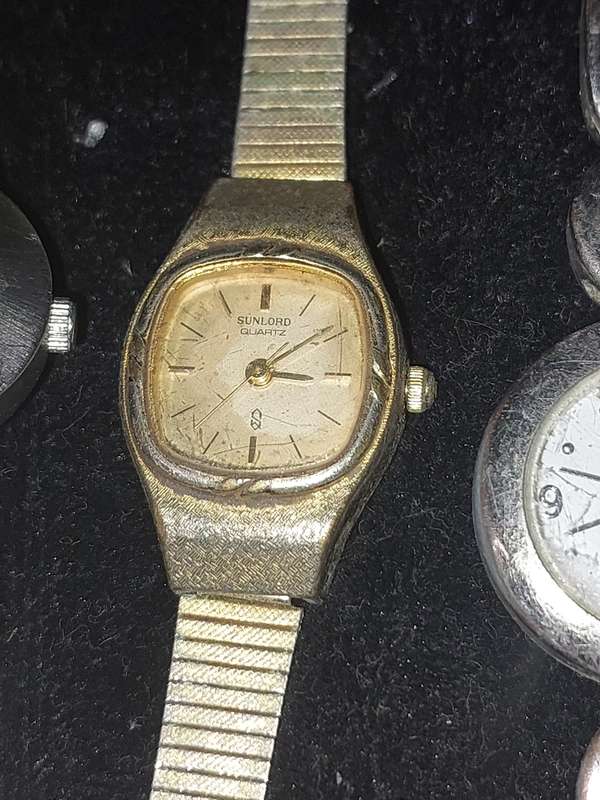 A USED JOBLOT FASHION WATCHES SOLD AS IS NOT TESTED