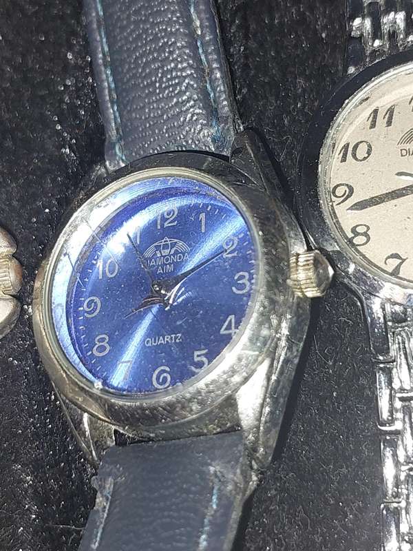 A USED JOBLOT FASHION WATCHES SOLD AS IS NOT TESTED
