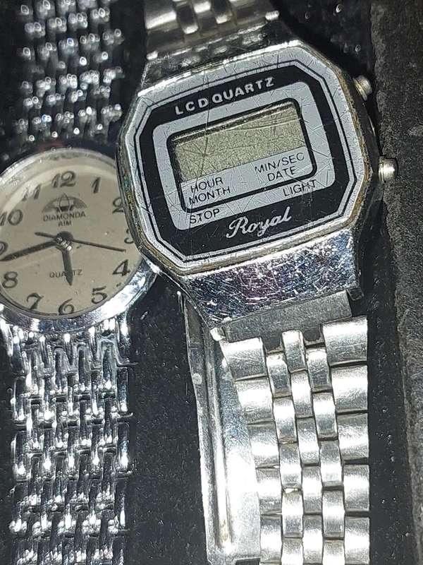 A USED JOBLOT FASHION WATCHES SOLD AS IS NOT TESTED