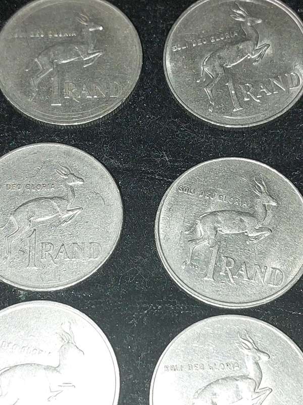 A VINTAGE JOBLOT SOUTH AFRICAN RAND COINS SOLD AS IS