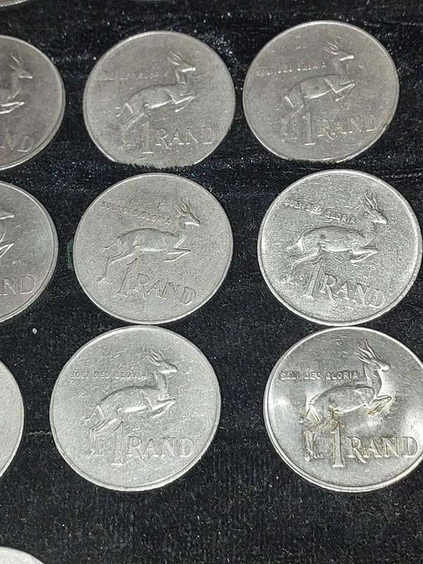A VINTAGE JOBLOT SOUTH AFRICAN RAND COINS SOLD AS IS