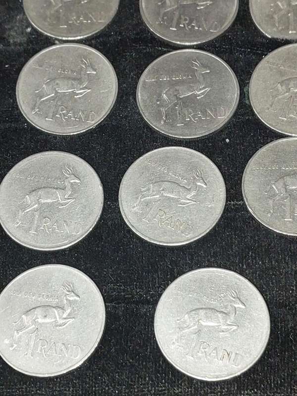 A VINTAGE JOBLOT SOUTH AFRICAN RAND COINS SOLD AS IS