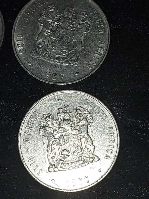 A VINTAGE JOBLOT SOUTH AFRICAN RAND COINS SOLD AS IS