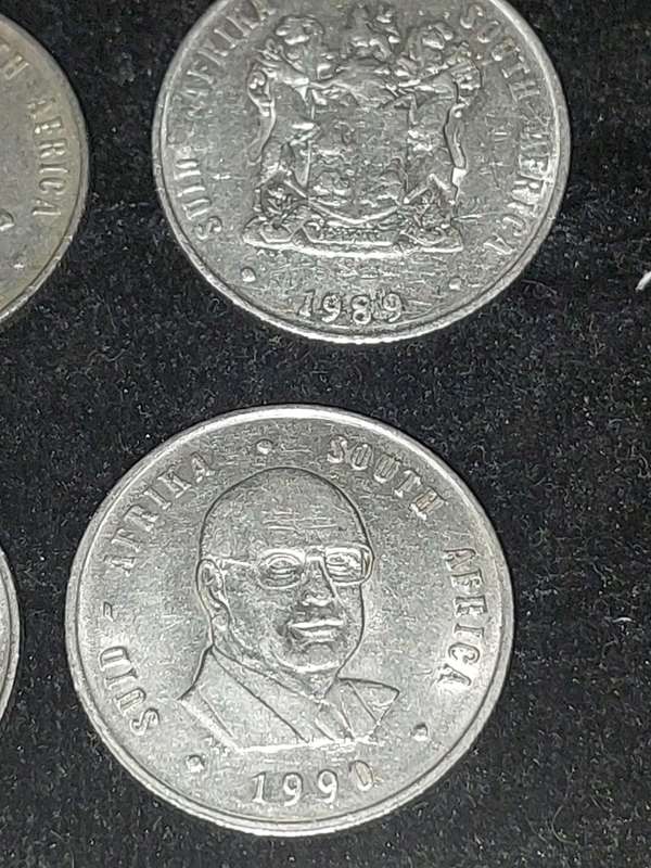 A VINTAGE JOBLOT SOUTH AFRICAN RAND COINS SOLD AS IS