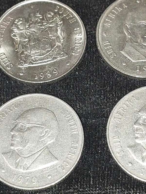 A VINTAGE JOBLOT SOUTH AFRICAN RAND COINS SOLD AS IS