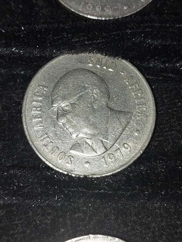 A COLLECTION OF 10 VINTAGE  SOUTH AFRICAN 50 CENTS COINS SOLD AS IS