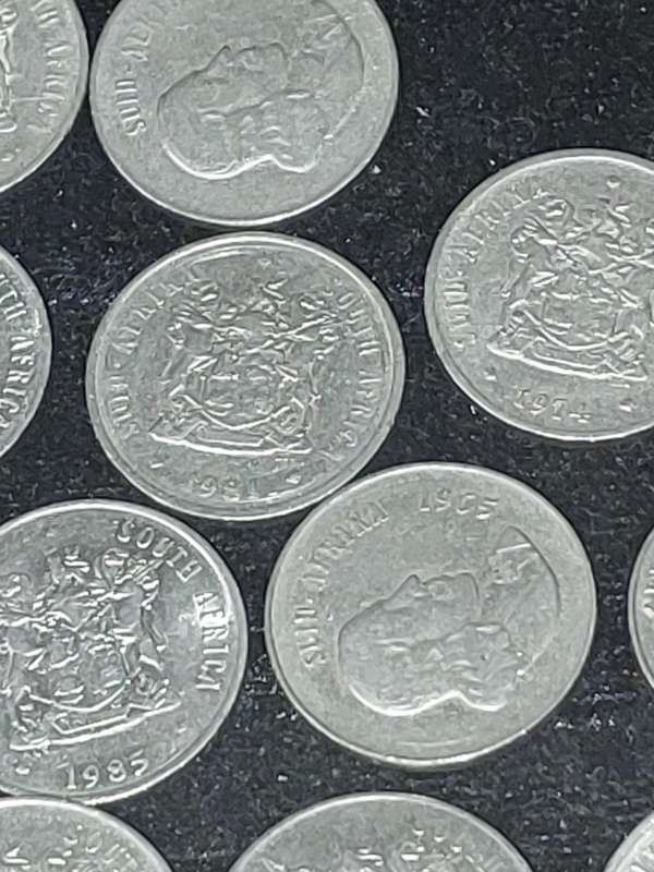 A VINTAGE COLLECTION OF(101) 20 CENT SOUTH AFRICAN COINS  SOLD AS IS