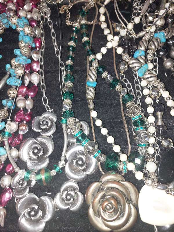 A VINTAGE COLLECTION COSTUME NECKLACES SOLD AS IS
