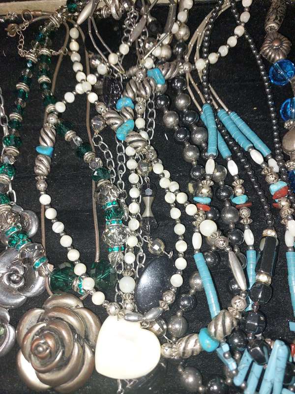 A VINTAGE COLLECTION COSTUME NECKLACES SOLD AS IS