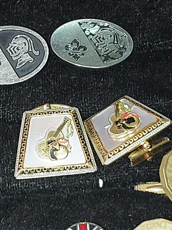 A RETIRED GENTLEMENS CUFFLINK COLLECTION SOLD AS IS