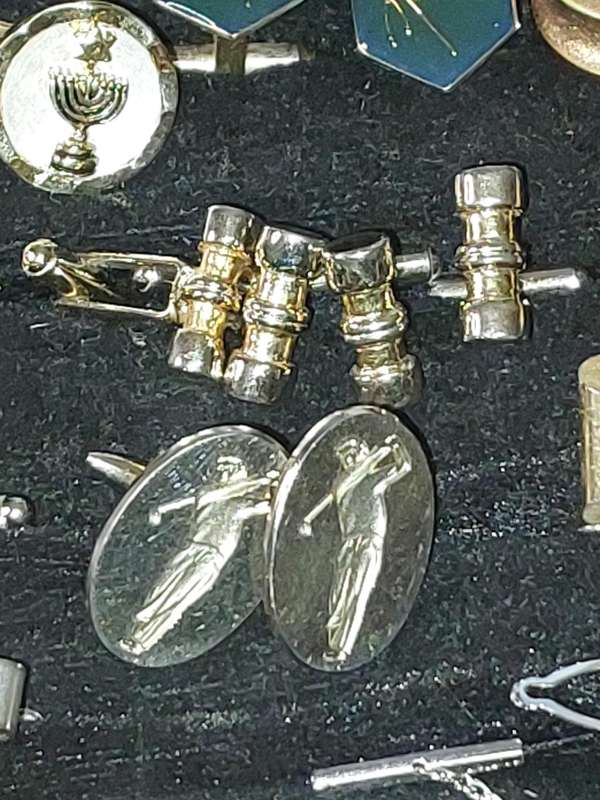 A RETIRED GENTLEMENS CUFFLINK COLLECTION SOLD AS IS