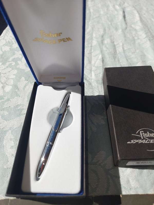 A COLLECTION OF VINTAGE PARKER ROLLER BALL PENS SOLD AS IS
