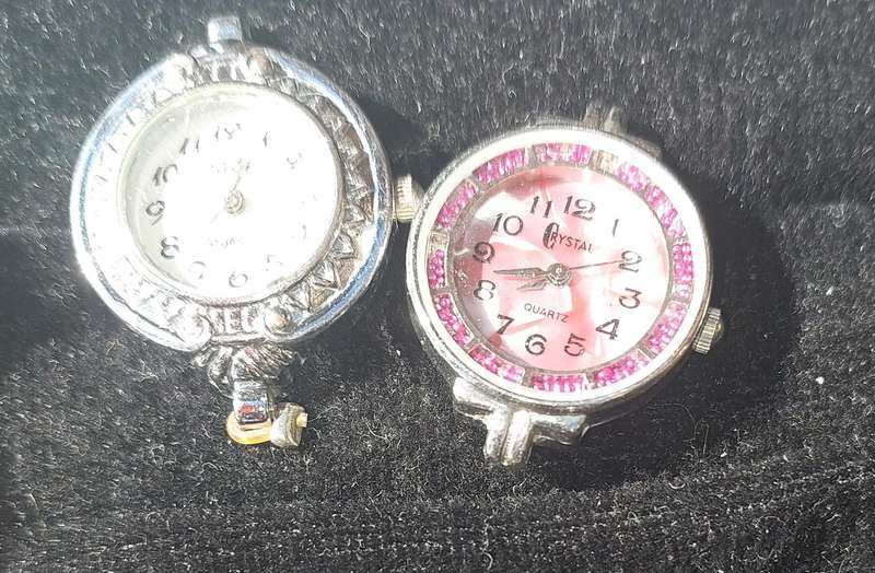 A JOBLOT QUARTZ FASHION WATCHES SOLD AS IS NOT TESTED