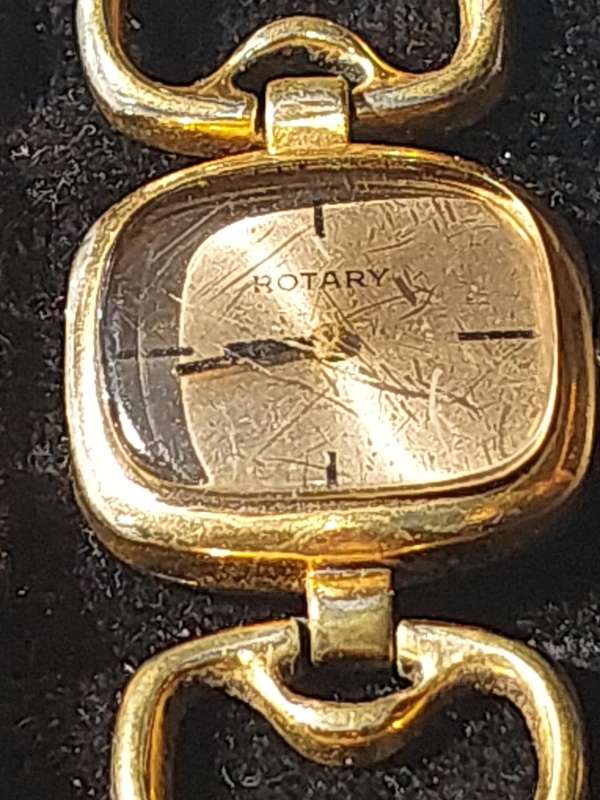 A COLLECTION OF FAMOUS BRANDED WATCHES SOLD AS IS NOT TESTED
