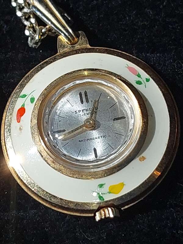 A COLLECTION OF POCKET AND PENDANT WATCHES SOLD AS IS NOT TESTED