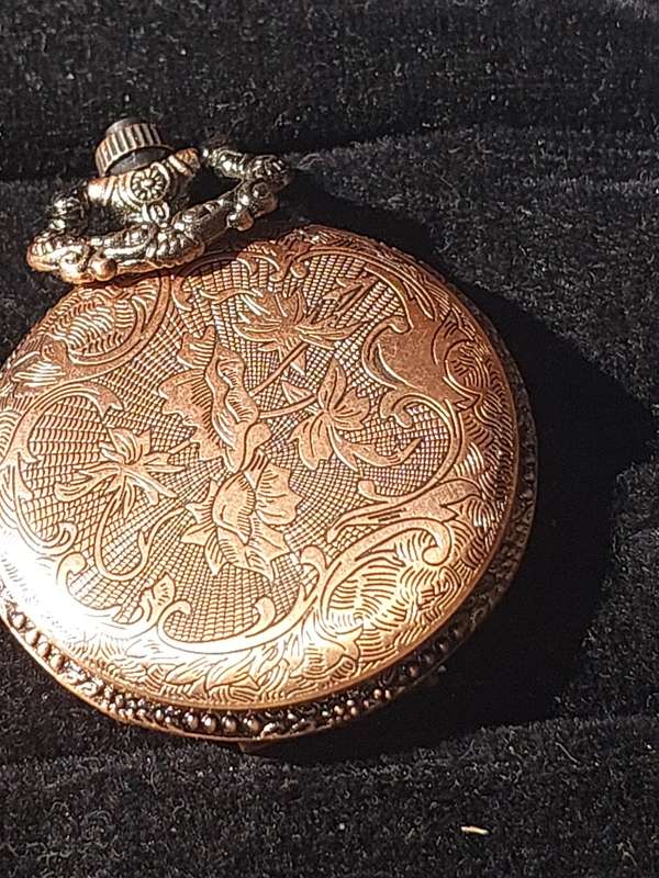 A COLLECTION OF POCKET AND PENDANT WATCHES SOLD AS IS NOT TESTED