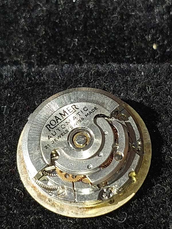 A VINTAGE AND ANTIQUE COLLECTION WATCH MACHINISMS SOLD AS IS