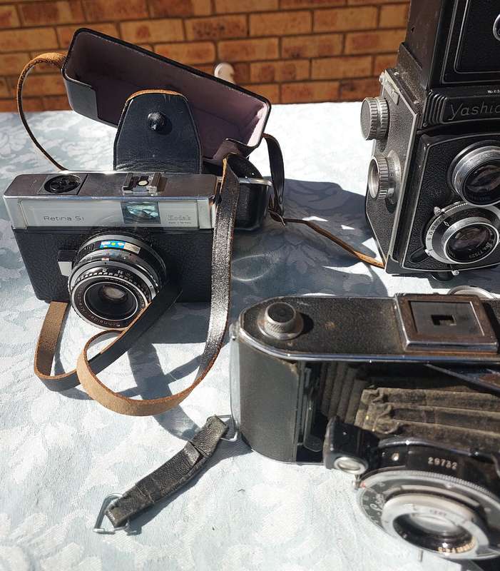 AN ANTIQUE COLLECTION CAMERAS SOLD AS IS