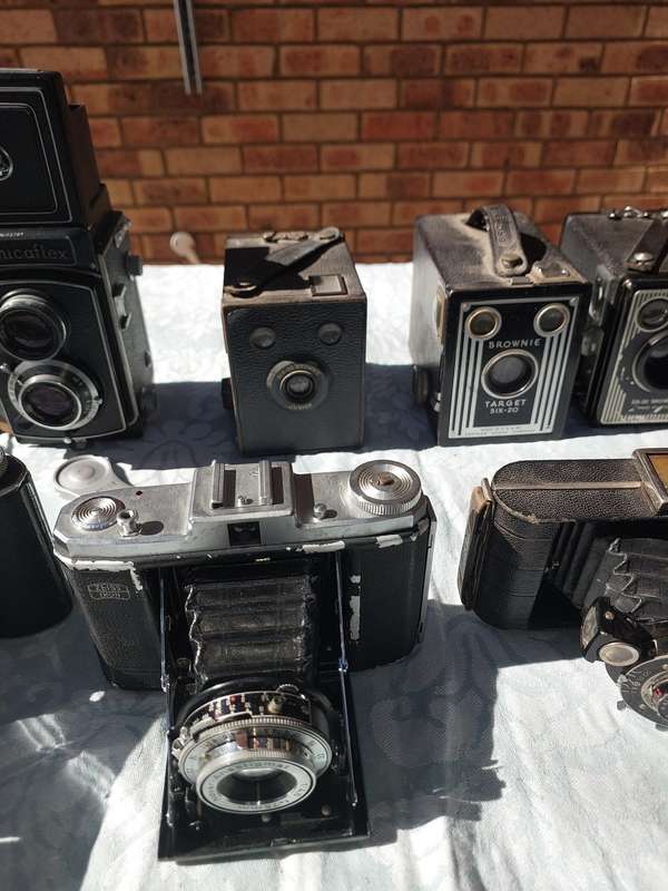 AN ANTIQUE COLLECTION CAMERAS SOLD AS IS