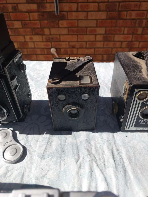 AN ANTIQUE COLLECTION CAMERAS SOLD AS IS