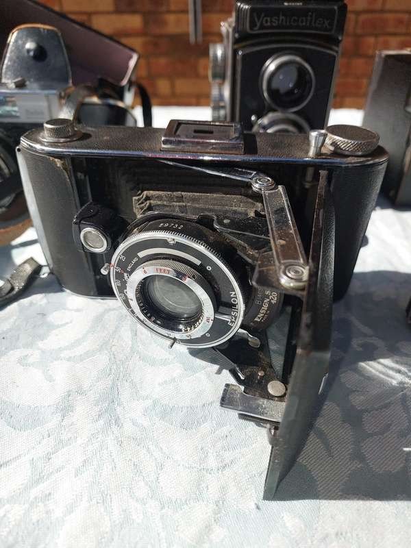 AN ANTIQUE COLLECTION CAMERAS SOLD AS IS