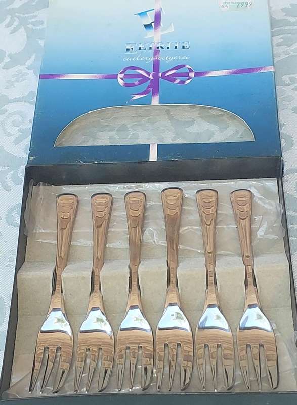 A SET OF EETRITE PASTRY FORKS STAINLESS STEEL SOLD AS IS